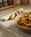 Resep Ayam Suwir Serai yang Harum dan Pedas. Foto: AI Generated