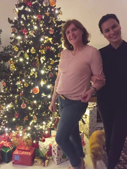 Foto ini adalah ketika Sophia Latjuba mengunjungi sang ibu di Jerman tahun lalu. (Liputan6.com/IG/@sophia_latjuba88)