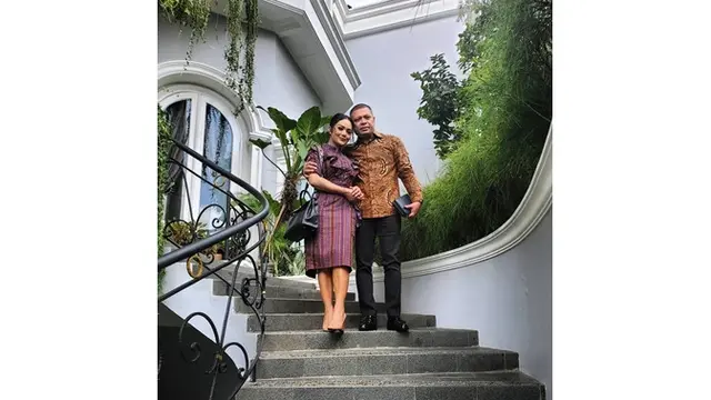Dapat Kado Istimewa dari Anak, Ini 7 Potret Hangat Raul Lemos dan Keluarga