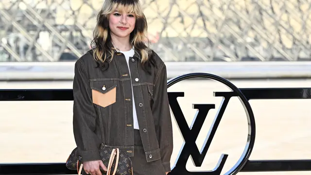 Lisa BLACKPINK hingga Alyssa Liu Eksis di Show Louis Vuitton, Museum Louvre Diubah Jadi Pegunungan