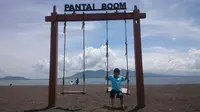 Pantai Boom Banyuwangi Terletak di Jantung Kota Banyuwangi yang berbatasan langsung dengan Pulau Bali (Istimewa)