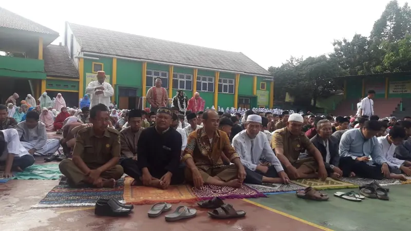 Acara doa bersama dan silaturahmi yang dilakukan salah satu sekolah negeri di Garut, untuk merekatkan tali silaturahmi