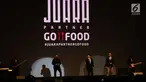 Grup band Kahitna memeriahkan Malam Juara Go-Food 2018 di Jakarta, Jumat (23/2). Malam Juara Go-Food 2018  merupakan bentuk apresiasi Go-Jek terhadap mitra kuliner UMKM yang telah tumbuh bersama. (Liputan6.com/Angga Yuniar)