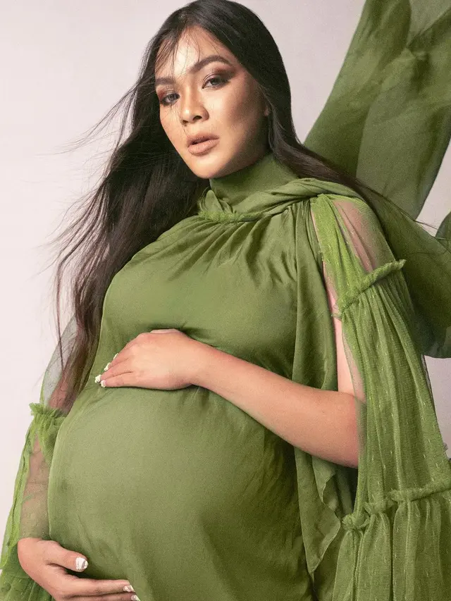 6 Gaya Maternity Shoot Kezia Warouw, Sebut Gigi Hadid Versi Indonesia