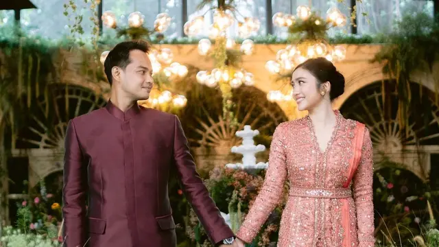 Febby Rastanty Dilamar Pacar Polisi, Pancarkan Pesona Ibu Bhayangkari dengan Kebaya Oranye Full Payet