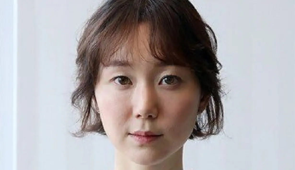 "Ia adalah orang yang memberiku semangat dengan hangat. Jadi aku berpikir, ia akan senang jika aku melakukan yang terbaik di mana pun. Aku melakukan yang terbaik untuk karierku sebagai artis," ungkapnya. (Foto: koreaboo.com)