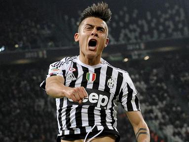 Striker Juventus, Paulo Dybala, merayakan gol yang dicetaknya ke gawang Sassuolo pada laga Serie A Italia di Stadion Juventus, Sabtu (12/3/2016). Juventus berhasil menang 1-0 atas Sassuolo. (Reuters/Giorgio Perottino)