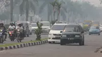 Kabut asap di Kota Pekanbaru membuat udara tak sehat untuk dihirup (Liputan6.com/M Syukur)