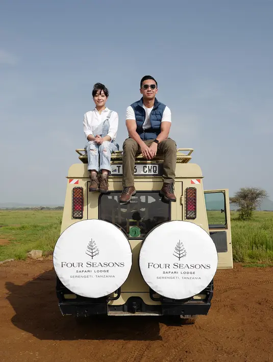 Meskipun punya wajah yang cantik, Nikita Willy tampaknya termasuk gadis yang suka tantangan. Lihat saja saat ia berpose di atas atap mobil. (Foto: instagram.com/indpriw)