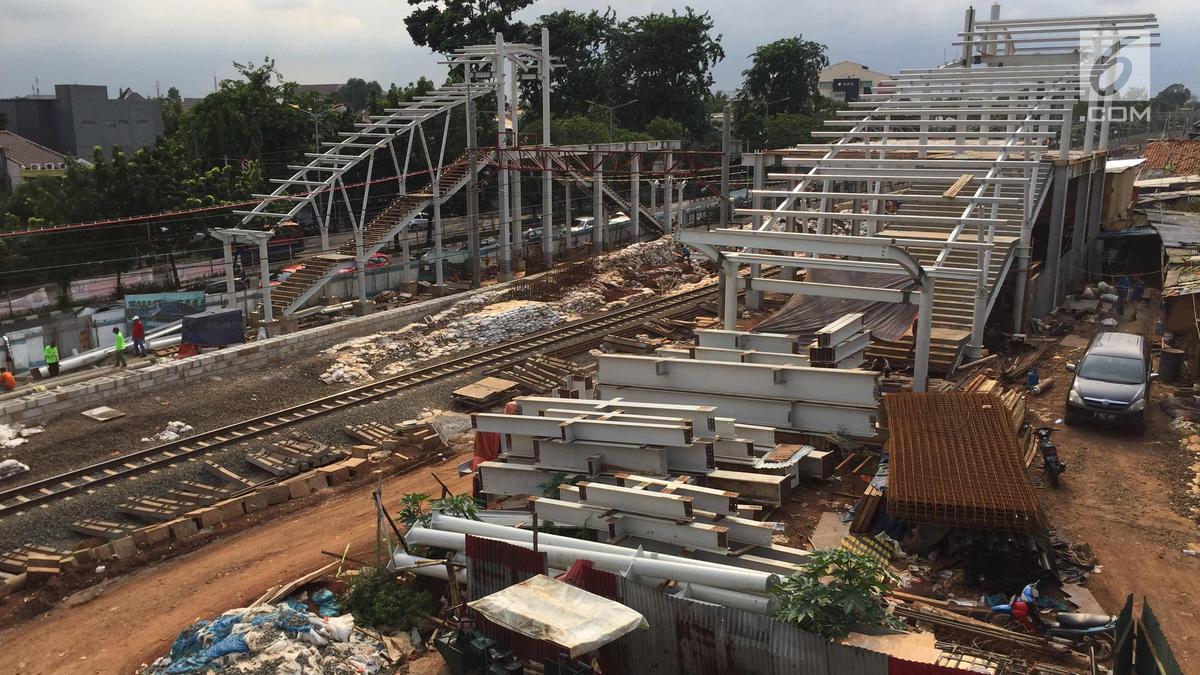 Image showcasing FOTO: Intip Perkembangan Pembangunan Stasiun Buaran - Foto Liputan6.com
