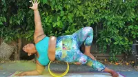 Sagun, wanita asal San Jose California ini kini tengah menjadi inspirasi di dunia yoga. (Foto: Instagram biggalyoga)