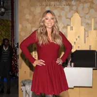 Mariah Carey lelah dimintai pendapatnya tentang Ariana Grande. Ia kemudiaan mengungkap tak mengerti bagaimana seseorang (Ariana Grande) dapat menggantikan posisinya di industri musik selama ia masih hidup.(AFP/Bintang.com)