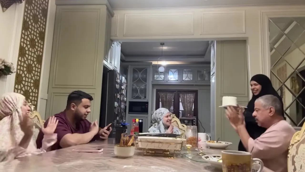 Potret Ruang Makan di Rumah Fadil Jaidi saat Sahur (Foto: YouTube Fadil Jaidi)