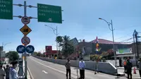 Gubernur Jawa Barat Ridwan Kamil meresmikan fly over atau jembatan layang di Jalan Pelajar Pejuang 45, Kota Bandung, Jawa Barat, Kamis (22/4/2021). (Foto: Liputan6.com/Huyogo Simbolon)