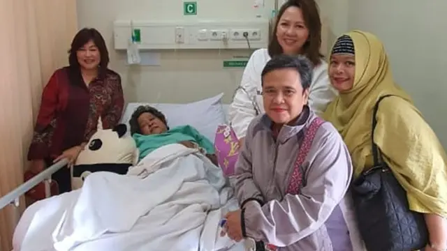 6 Potret Suti Karno Saat Dirawat Akibat Diabetes, Dijenguk Anak Ma'ruf Amin
