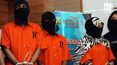 Jasriadi, yang merupakan ketua sindikat ini, mengklaim kelompok ini terbentuk untuk menghancurkan kelompok grup media sosial lain,.