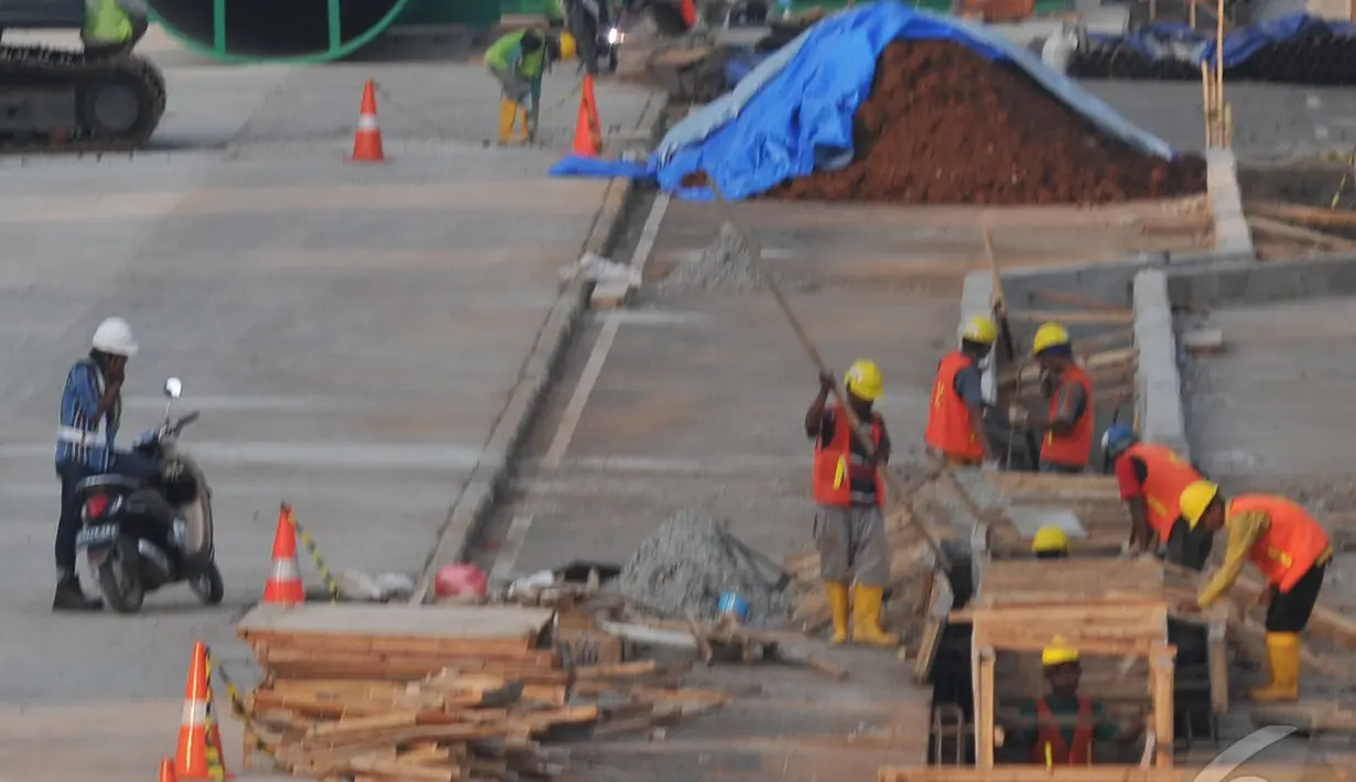 Meski menyebabkan macet dan sering dikeluhkan warga, proyek MRT terus berjalan, Jakarta, Selasa (2/9/2014) (Liputan6.com/Johan Tallo)