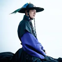 Lee Min Ho berkuda di drama (Soompi)