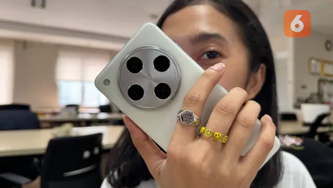 <p>Oppo Find X8 Pro hadir dengan kamera label Hasselblad. (Liputan6.com/ Yuslianson)</p>