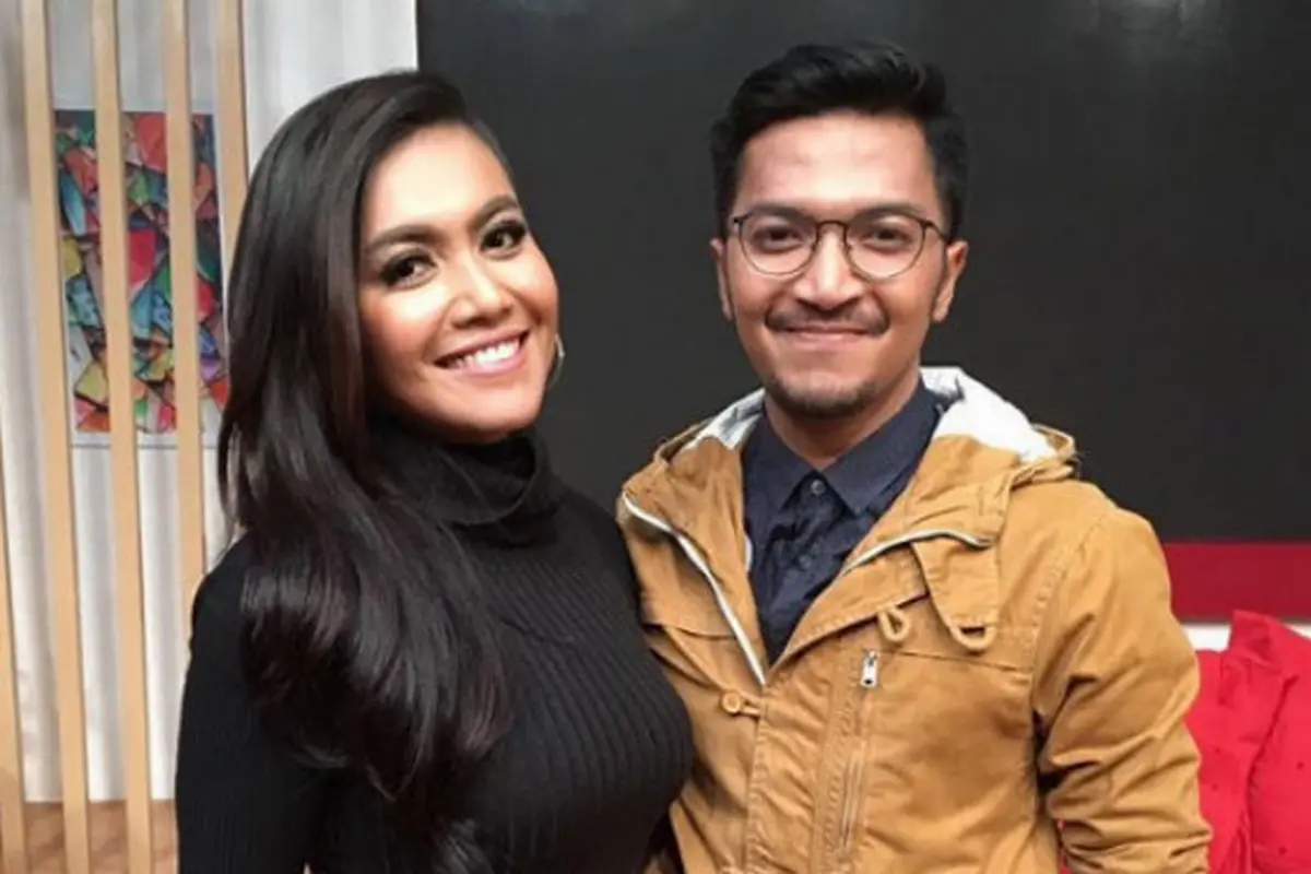 Ihsan Tarore dan Denada