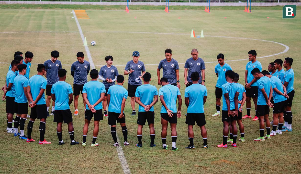 Timnas Indonesia tidak akan diperkuat para pemainnya yang berlaga di luar negeri. Asnawi Mangkualam dan kawan-kawan harus absen karena terganjal kebijakan klub masing-masing. (Bola.com/Maheswara Putra)