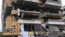 Sebelumnya, pada Minggu 29 Maret 2026, sebuah serangan artileri Israel menghantam area di sekitar markas pasukan perdamaian UNIFIL (United Nations Interim Force in Lebanon) di Kota Adshit al-Qusyar, Lebanon Selatan. Tampak dalam foto, sebuah apartemen yang hancur terlihat di sebuah gedung yang terkena serangan udara Israel di Dahiyeh, pinggiran selatan Beirut, Lebanon, Senin, 30 Maret 2026. (AP Photo/Hassan Ammar)