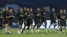 Para pemain Chelsea menghadiri sesi latihan jelang matchday pertama Liga Champions 2022/2023 menghadapi Dinamo Zagreb, di stadion Maksimir di Zagreb , Senin (5/9/2022). Duel perdana di Grup E Liga Champions antara Dinamo Zagreb vs Chelsea tersebut akan digelar di Stadion Maksimir, pukul 23.45 WIB. (Photo by Denis LOVROVIC / AFP)