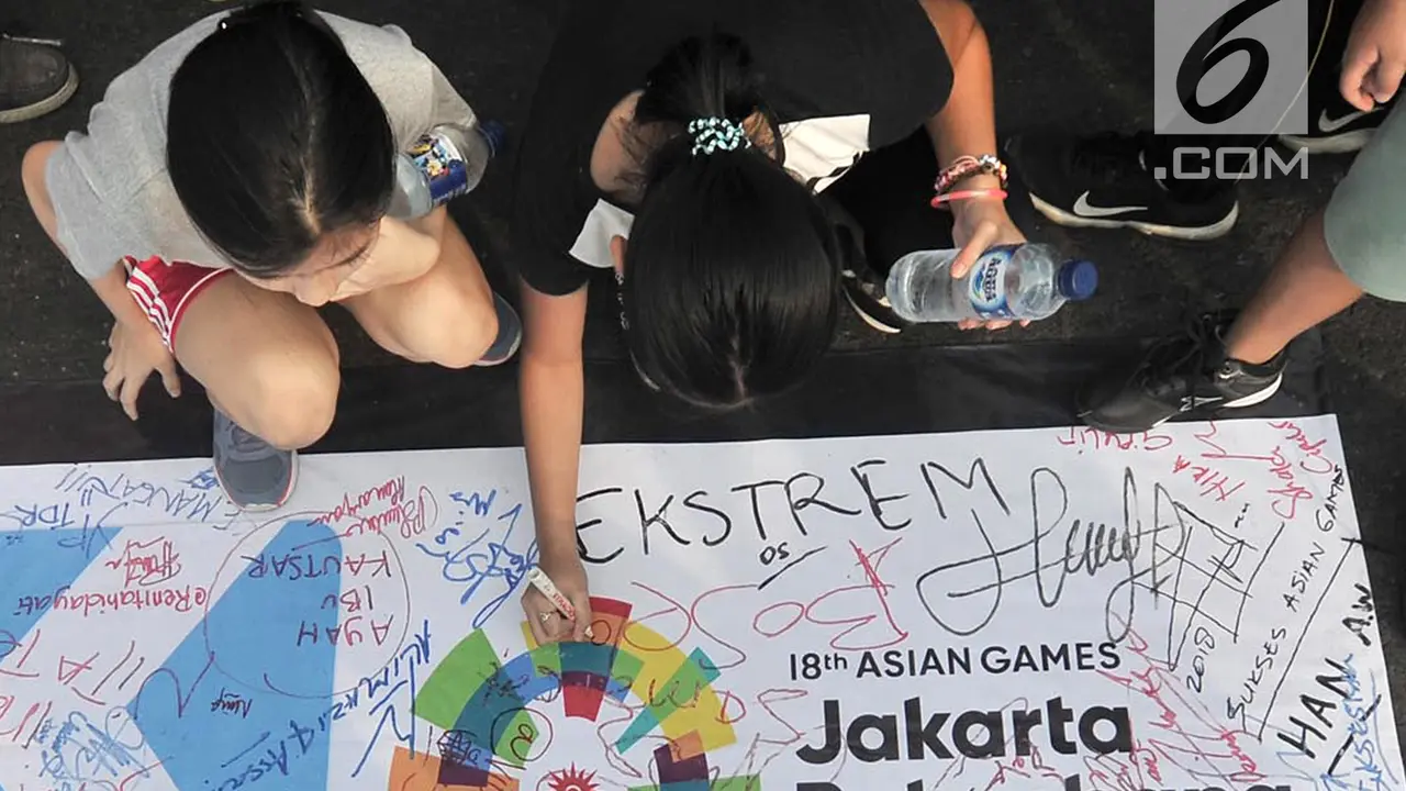 Dukung Atlet Juara Asian Games, Pengunjung CFD Berdoa dan Kumpulkan Tanda Tangan