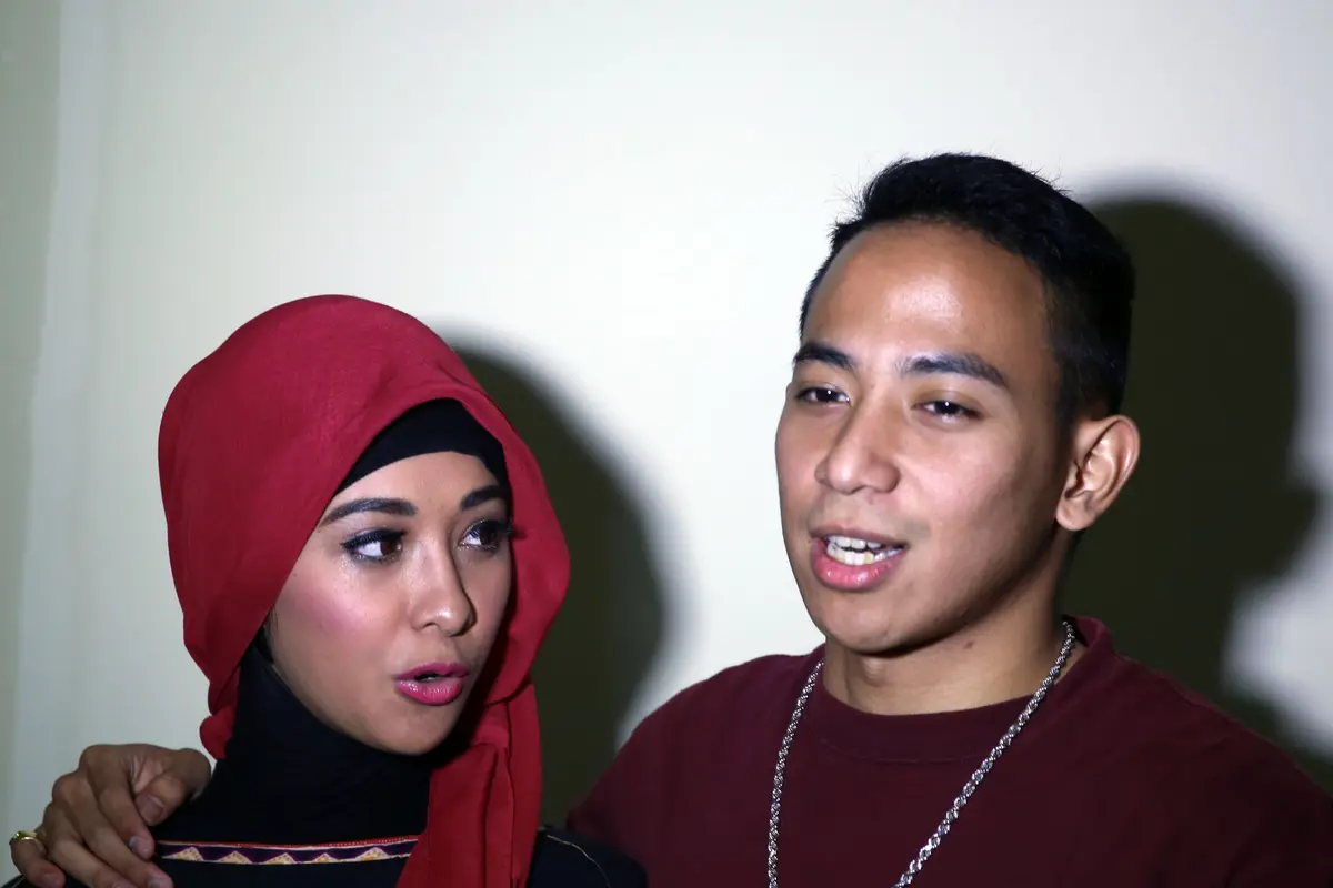 Poppy Bunga dan suaminya