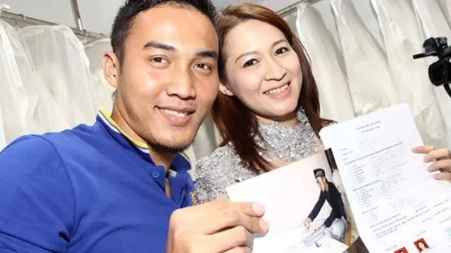 Okie Agustina dan suaminya, Gunawan Dwi Cahyo. (Dok. Kapanlagi)