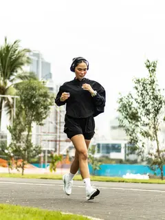 Olahraga bisa menjadi salah satu bentuk self-care yang membantu tubuh dan pikiran merasa lebih baik setiap hari. (Foto/dok: Pexels/Hugo Polo)