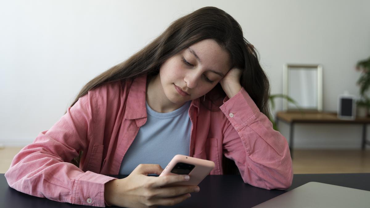 Scroll Media Sosial Tanpa Henti, Jangan Sampai Bikin Stres