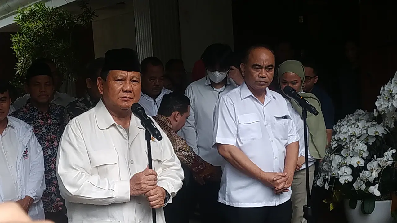 Ketua Umum (Ketum) Partai Gerindra Prabowo Subianto melakukan pertemuan dengan Kelompok Relawan Joko Widodo (Jokowi) yang tergabung dalam penyelenggara Musyawarah Rakyat (Musra).