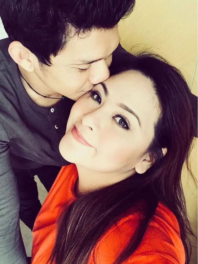 Setia Beri Dukungan, Ini 6 Potret Mesra Audy Item dan Iko Uwais