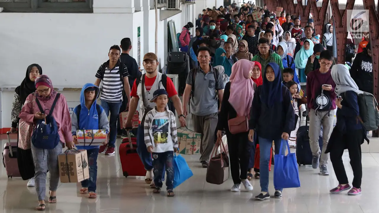 Arus Balik Di Stasiun Pasar Senen