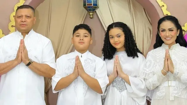 Para Artis Ini Hadiahi Mobil Mewah untuk Kado Ultah Anaknya, Keisha Alvaro Diberi Mercedes-Benz di Usia 20 Tahun