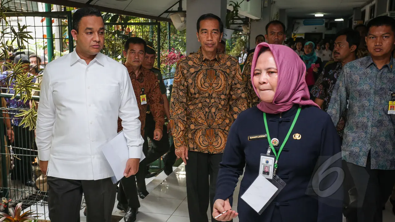 Jokowi, Ahok dan Anies Baswedan Selfie Bareng Peserta UN SMAN 2