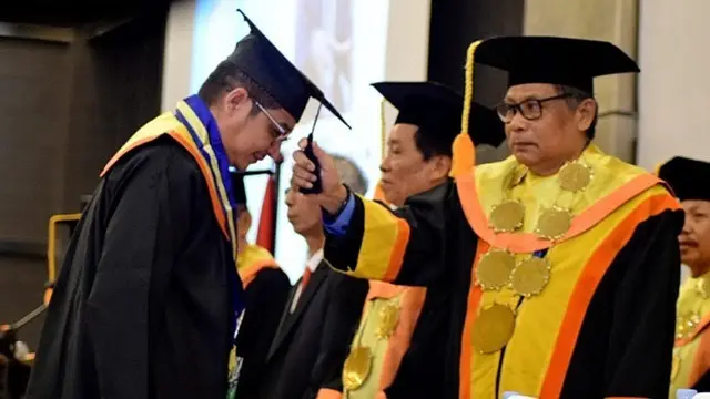 7 Momen Wisuda Pasha Ungu, Resmi Jadi Sarjana dan Didampingi Istri Tercinta
