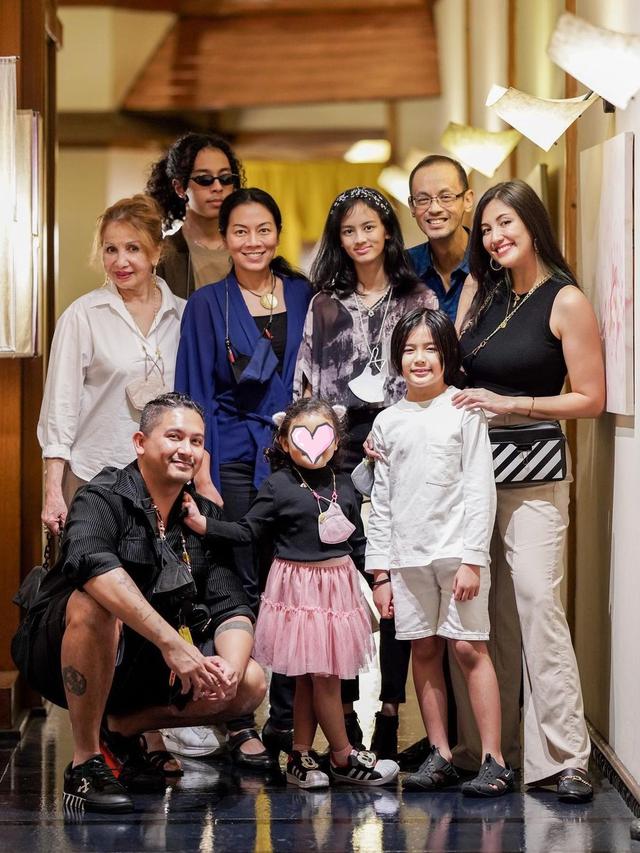 6 Potret Kenangan Sharena Delon dan Reza Gunawan, Adik Kakak yang Kompak