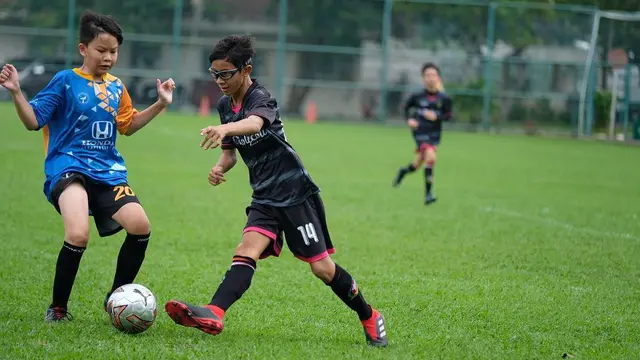 Jarang Tersorot, Ini 6 Potret Farrel Rompies Anak Sulung Vincent Rompies