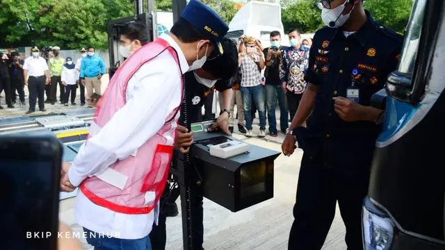 Menteri Perhubungan Budi Karya Sumadi melakukan kunjungan kerja ke Terminal Harjamukti di Cirebon
