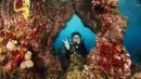 Puteri Indonesia Jawa Timur 2020 ini juga hobi menyelam melihat pesona bawah laut. Ini dia, momen seru Ayuma saat diving di salah satu pantai Ternate, Maluku. (Liputan6.com/IG/@ayumaulida97)