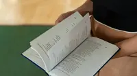 95 Pantun Keren yang Penuh Humor dan Pesan Berarti