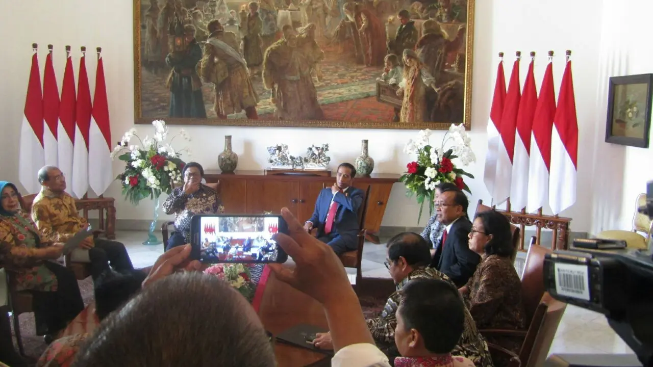 Presiden Jokowi menerima Pimpinan Dewan Perwakilan Daerah Republik Indonesia (DPD RI) di Istana Bogor. (Merdeka.com/Titin)