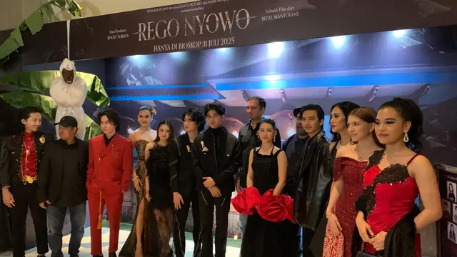Para pemain dan tim film Rego Nyowo saat Gala Premiere di XXI Plaza Indonesia, Jumat (25/7/2025).