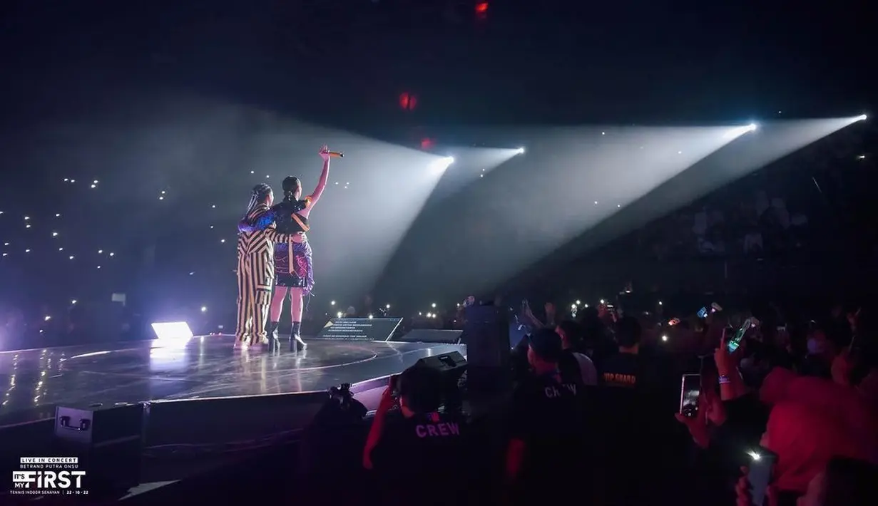 Betrand Peto dan Dara The Virgin [Instagram/ruben_onsu]