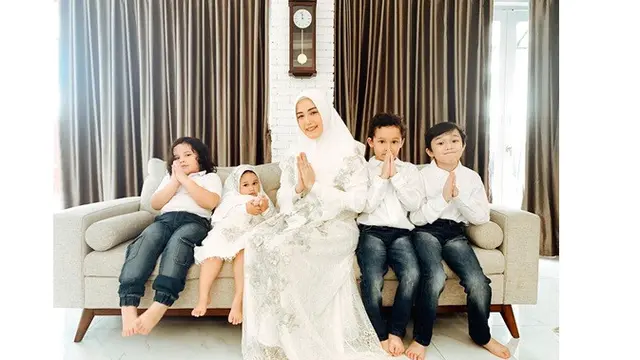 7 Momen Lebaran Adelia Wilhelmina Jauh dari Pasha 'Ungu', Hanya Ditemani Anak