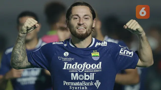 Foto: Hijrah ke Persib Bandung, Marc Klok Langsung Cetak Gol dalam Penampilan Perdana di BRI Liga 1