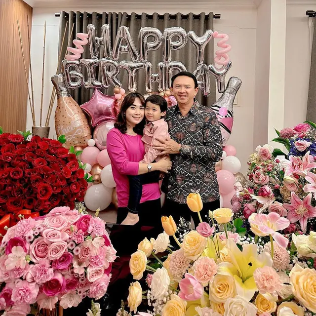 6 Potret Ulang Tahun Puput Nastiti Istri Ahok, Dihadiri Ayahnya yang Polisi