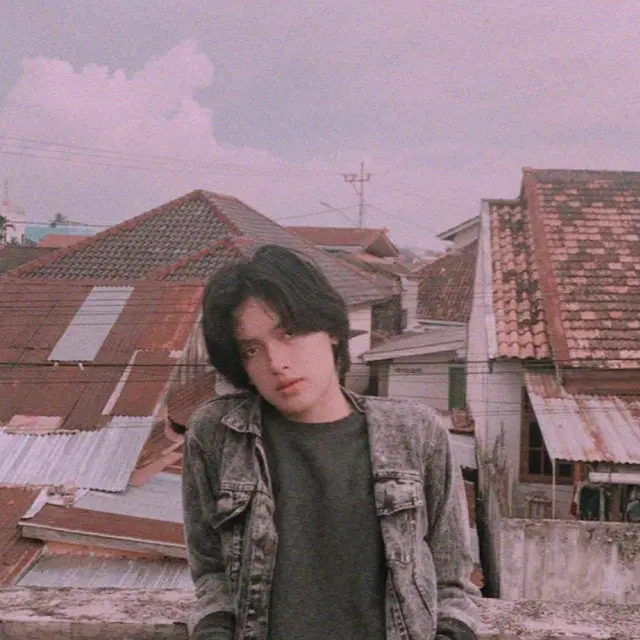 Tanggal Lahirnya Sama, Ini 6 Potret Fikri Seleb TikTok yang Mirip Adipati Dolken